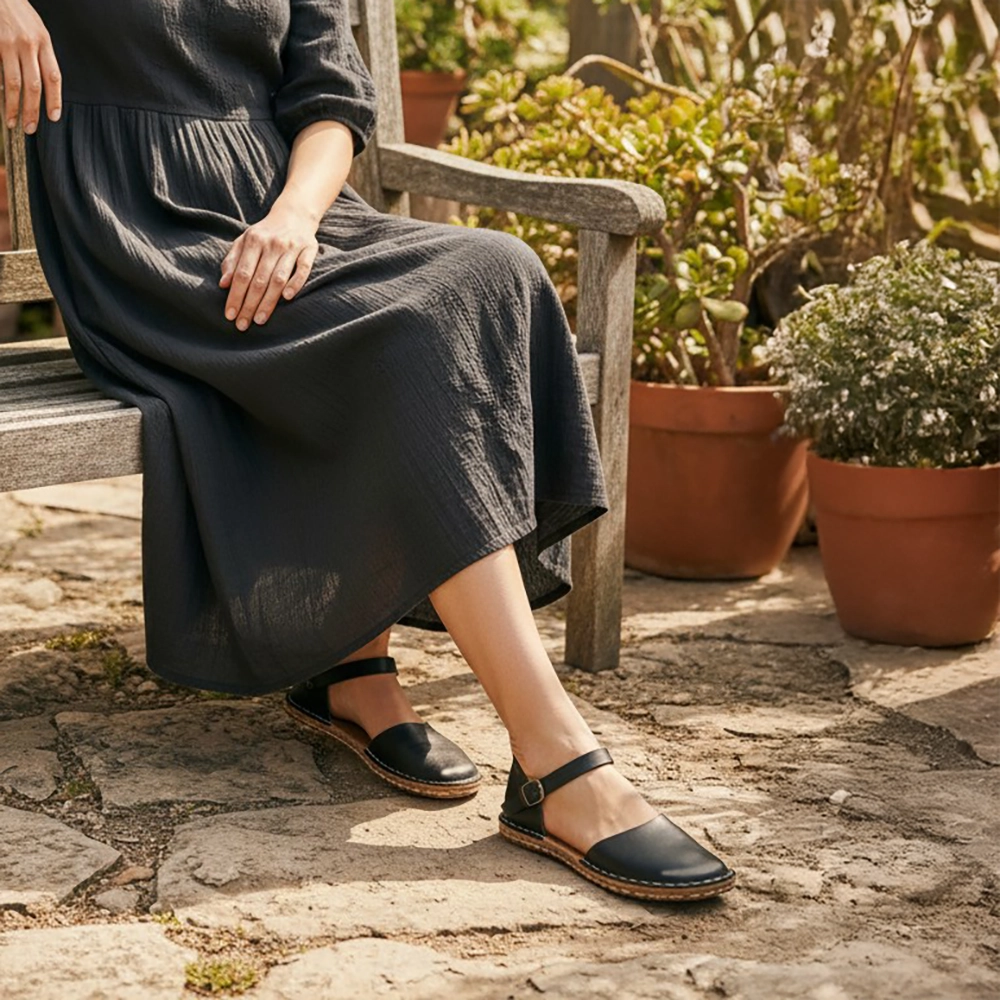 Barefoot Kadın Sandaleti Siyah Hakiki Deri – Minimalist Tasarım