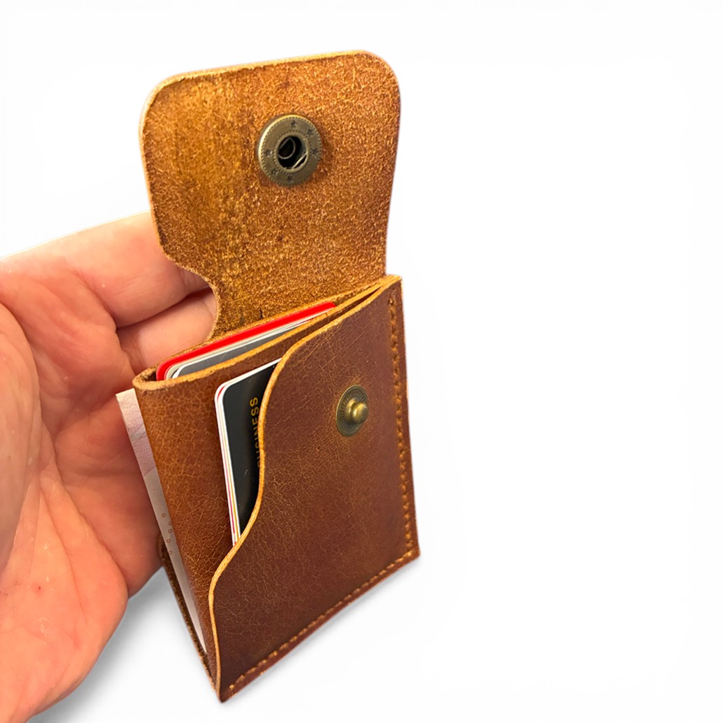 Minimalist Handmade Genuine Leather Wallet – Custom Three-Compartment | Unisex - Image 5