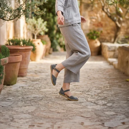 Kadın Gri Barefoot Sandalet – Hakiki Süet Deri | Bakır Pimli Topraklamalı Taban